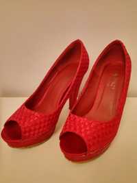 Sapatos vermelhos + pochete