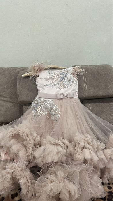 Продам випускні плаття, або надам в оренду