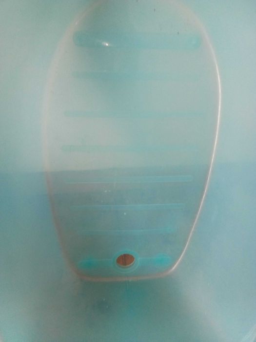 Banheira e pote azuis