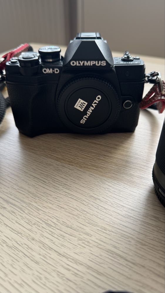 Olympus OM-D E-M10 Mark III + 3 obiektywy (w tym 1.8 25mm) + akcesoria