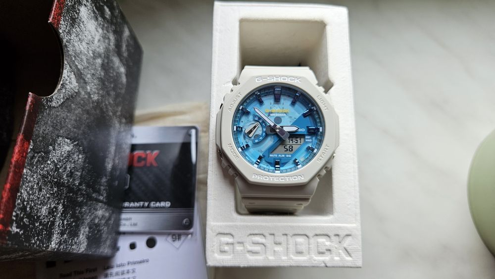 Zegarek Casio G-SHOCK octagon GA-2100AS. Nowy nie używany.