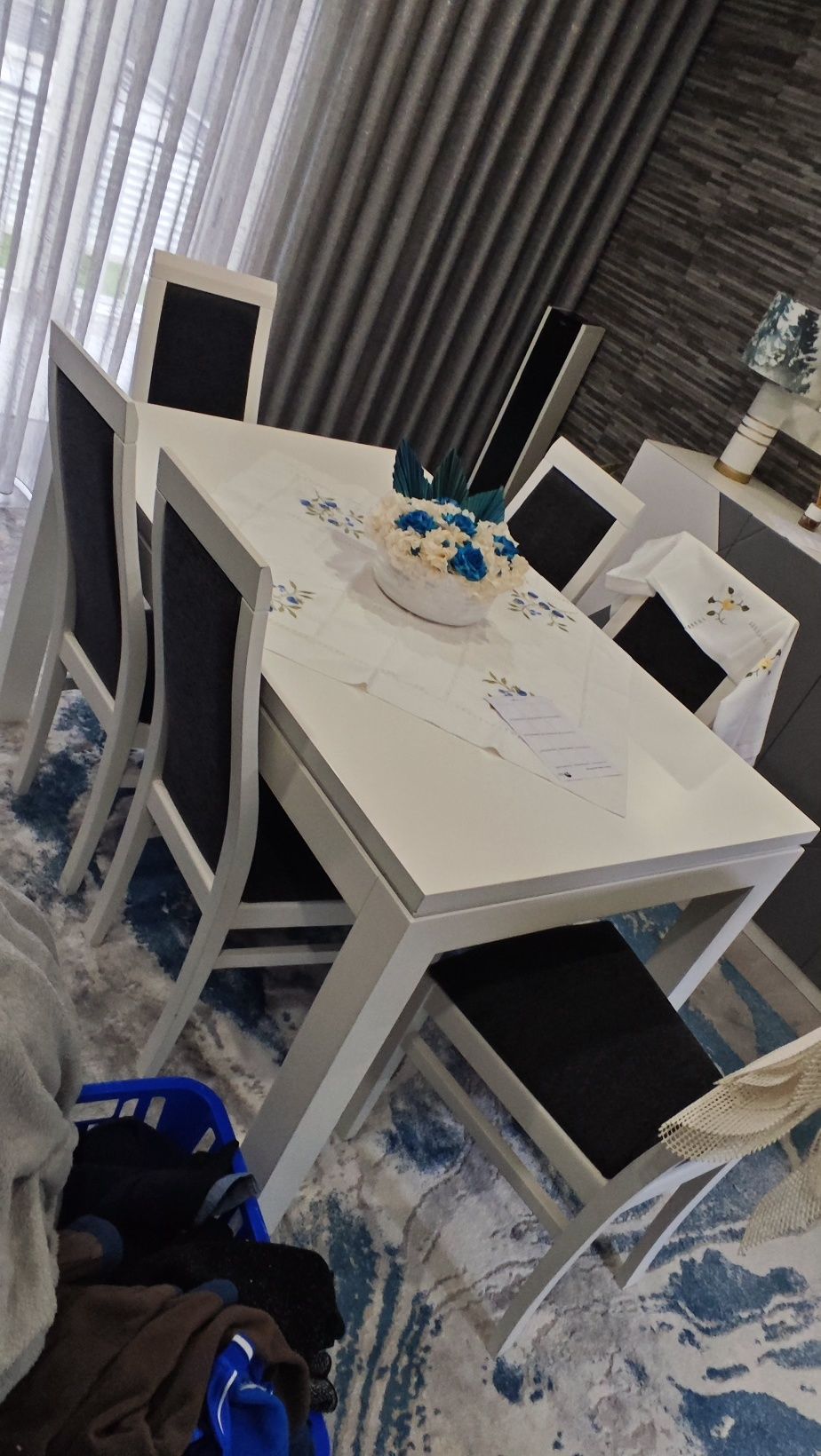Vendo mesa e 6 cadeiras