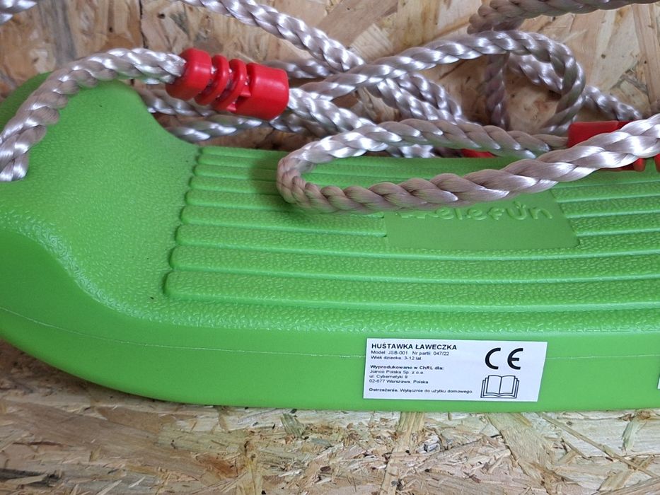 Nowa huśtawka ogrodowa dla dzieci zielona