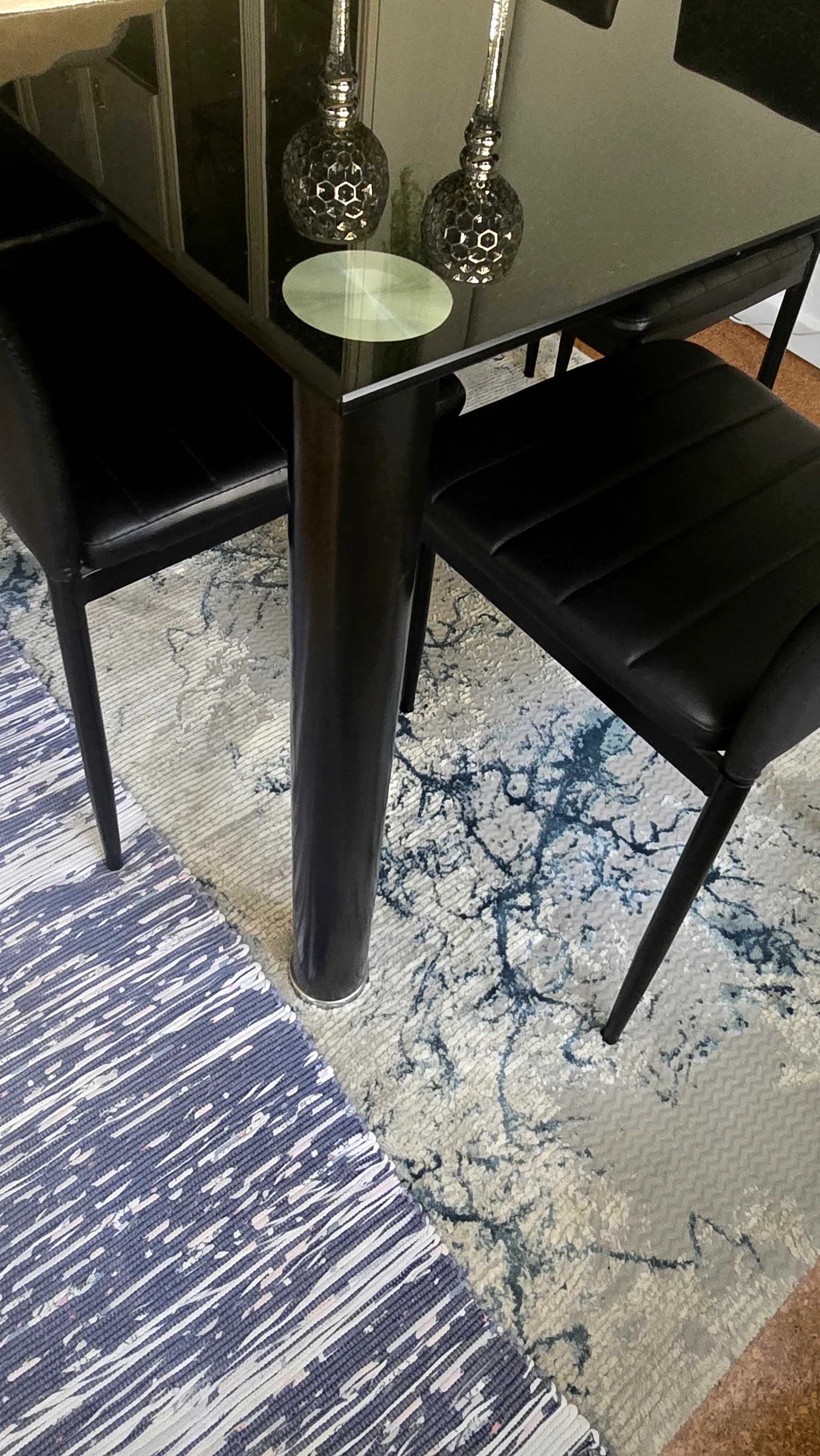 Mesa preta + 6 cadeiras