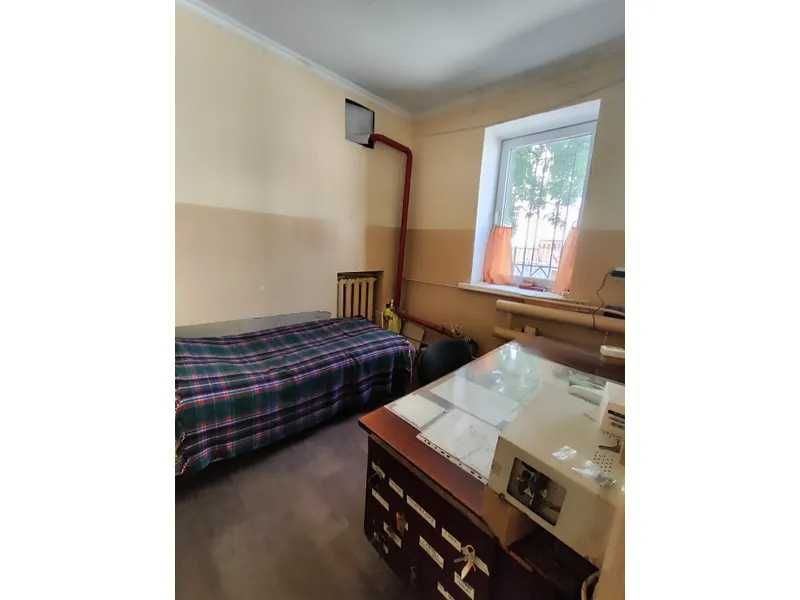 Будівля загальною площею  1 243,30 м. кв.