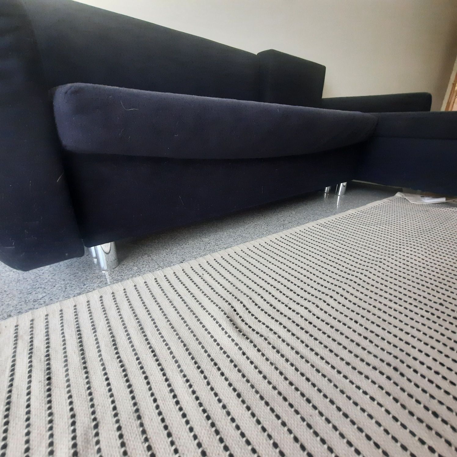 Sofá preto chaise longue