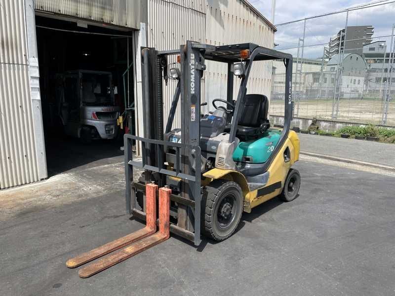 автонавантажувач Komatsu на великих 12 колесах. Модель:FG20C-16
