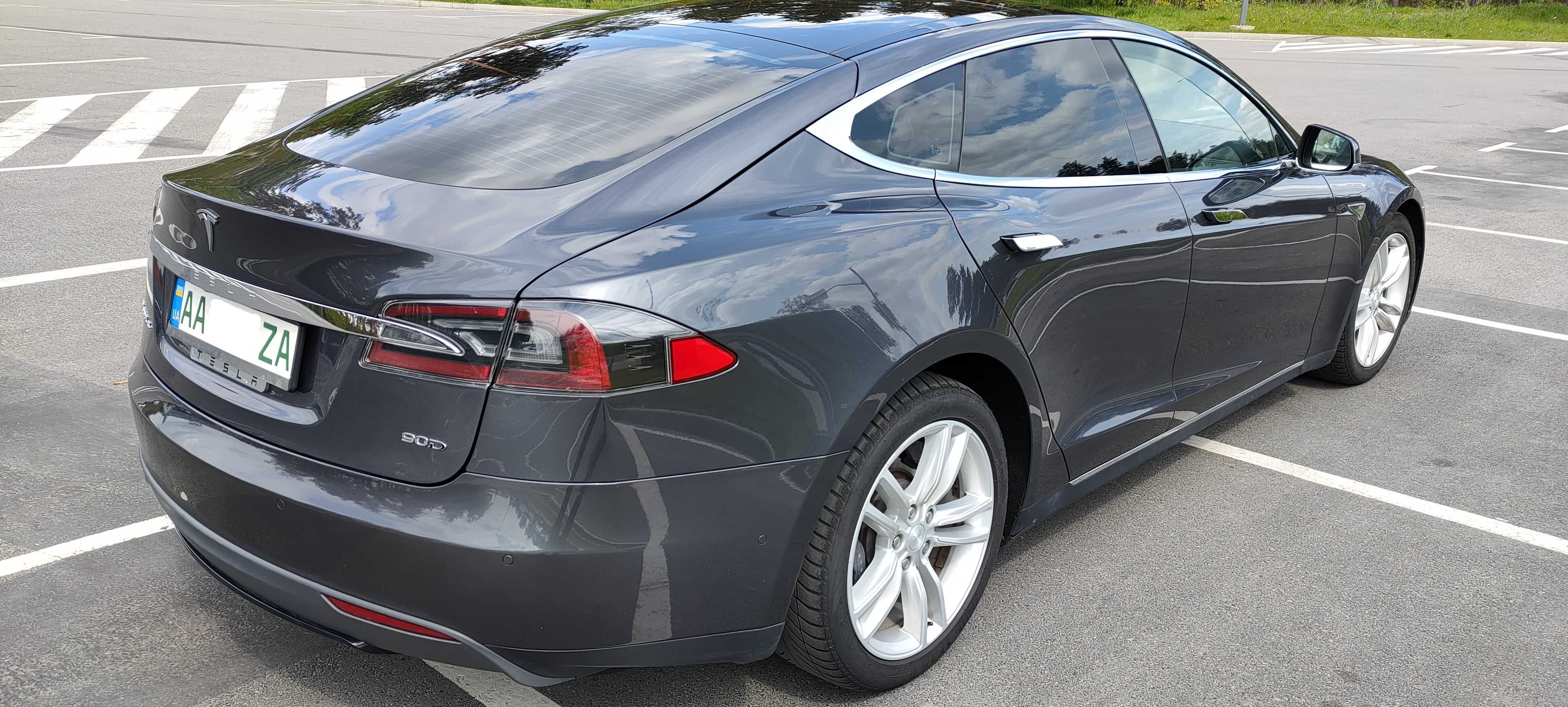 Tesla Model S 90D 2015