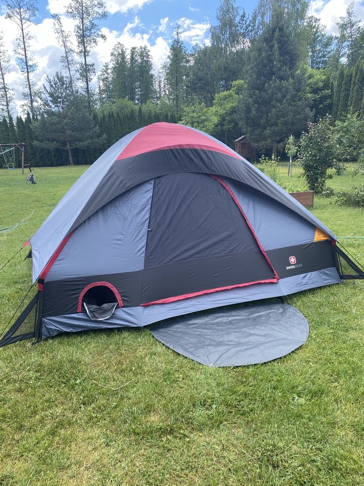 Używany namiot 4-osobowy firmy,,Swissgear,, dwupokojowy