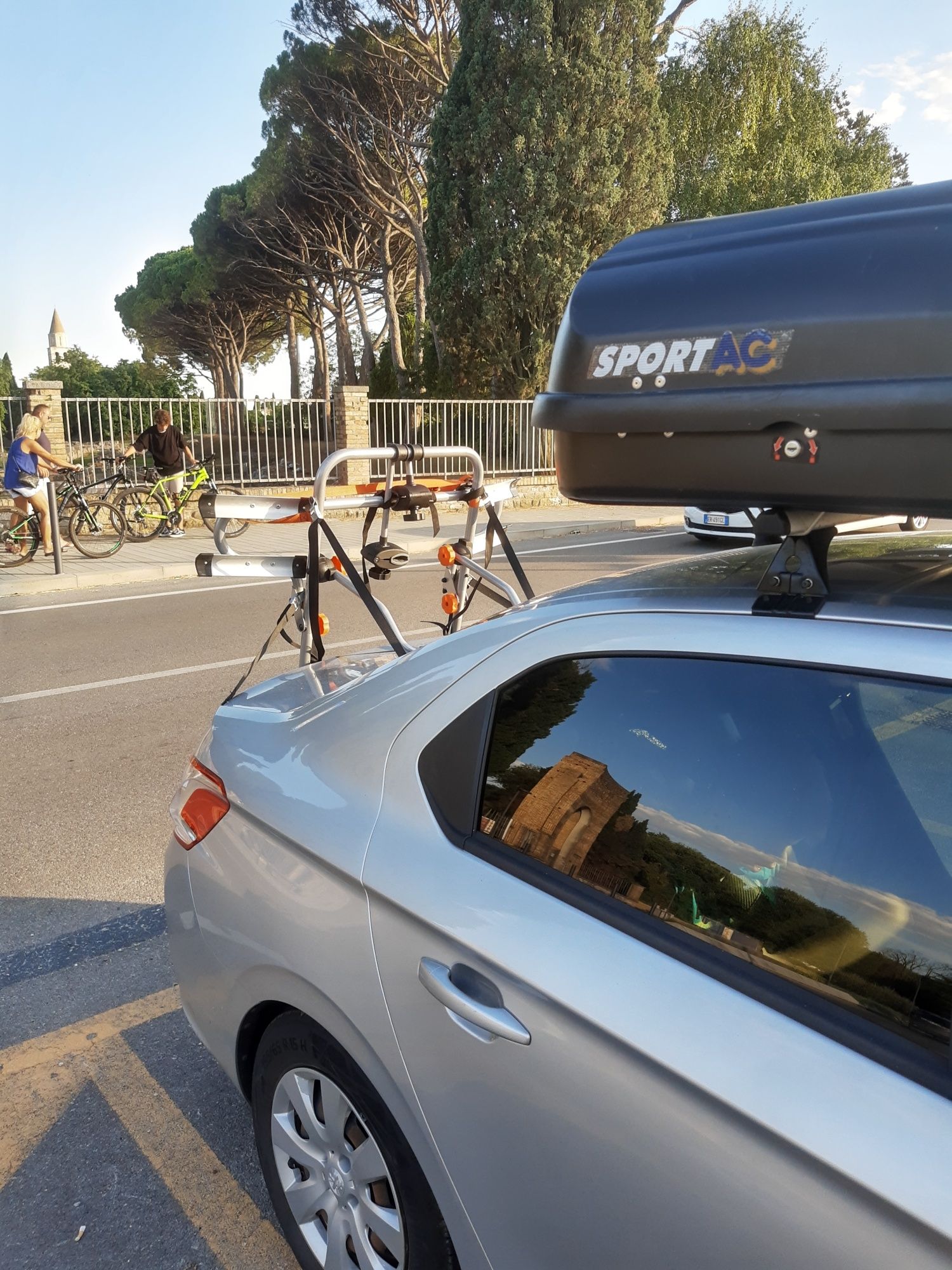 Bagażnik rowerowy na tylną klapę Peugeot 301, Citroen C-elysee. Sedan