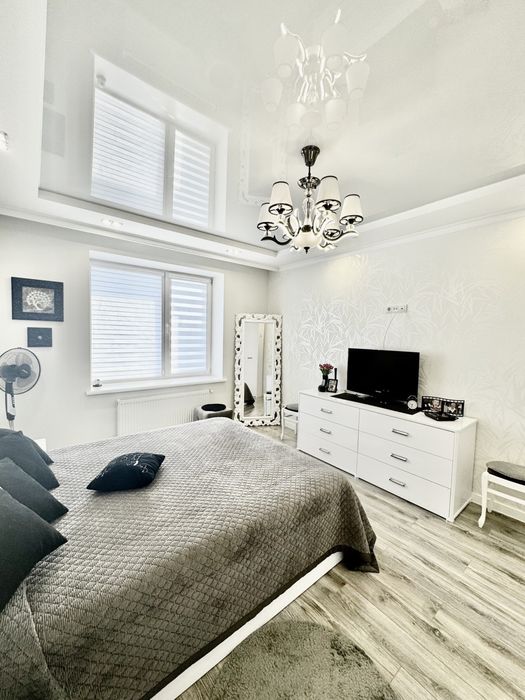 2-х кімнатна квартира з ремонтом по вул. Івасюка, біля ТЦ Велес.