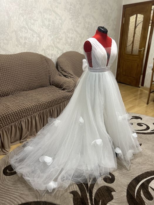 Стильна весільна сукня