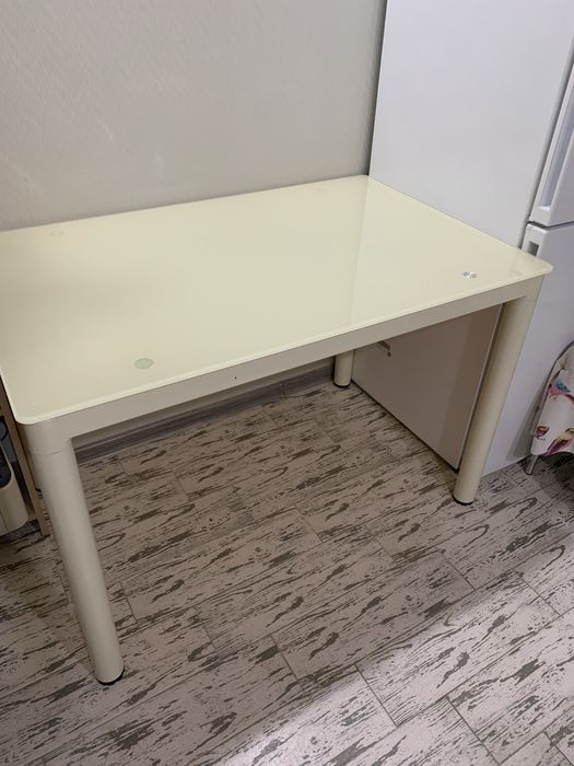 Продам обідній стіл у відмінному стані