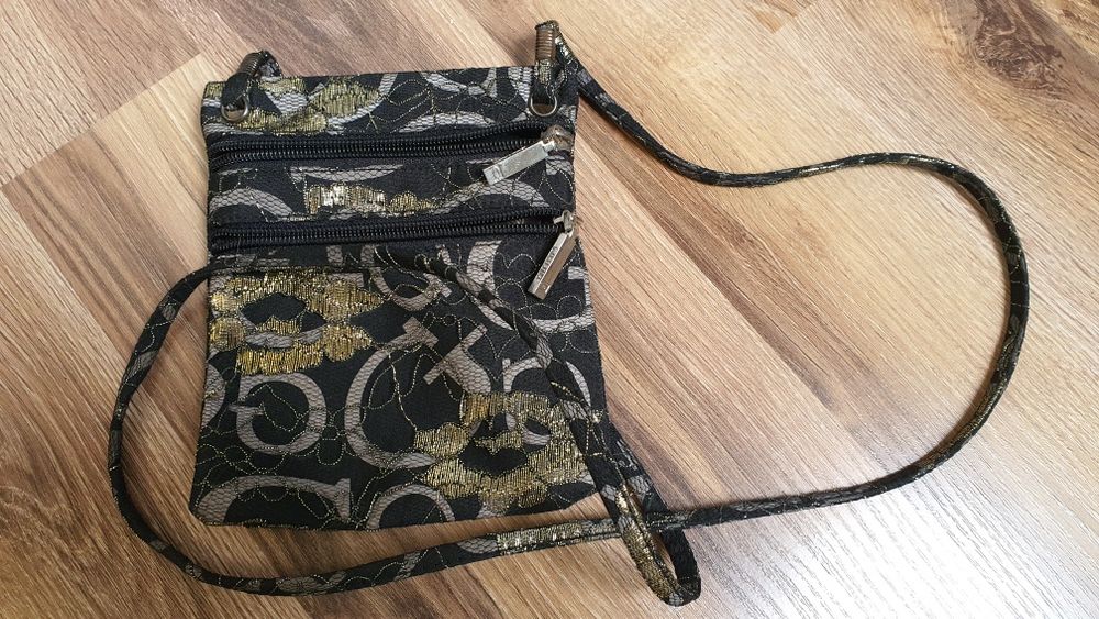 Gotycka mini torebka z koronką