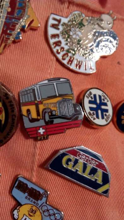 Pin metálico bom estado