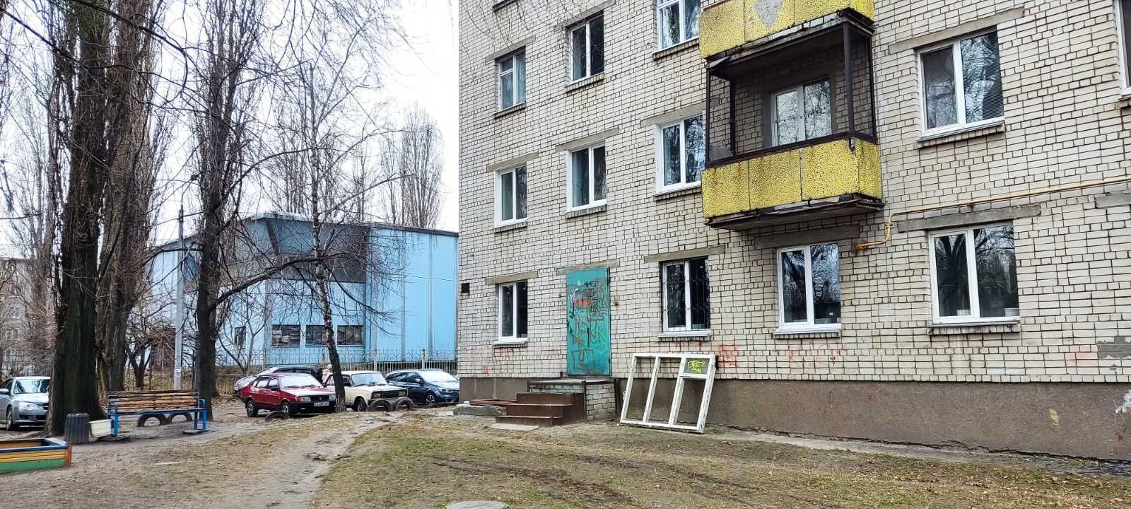 продам 4-х кімнатну квартиру 700 річчя Нарбутовская 277