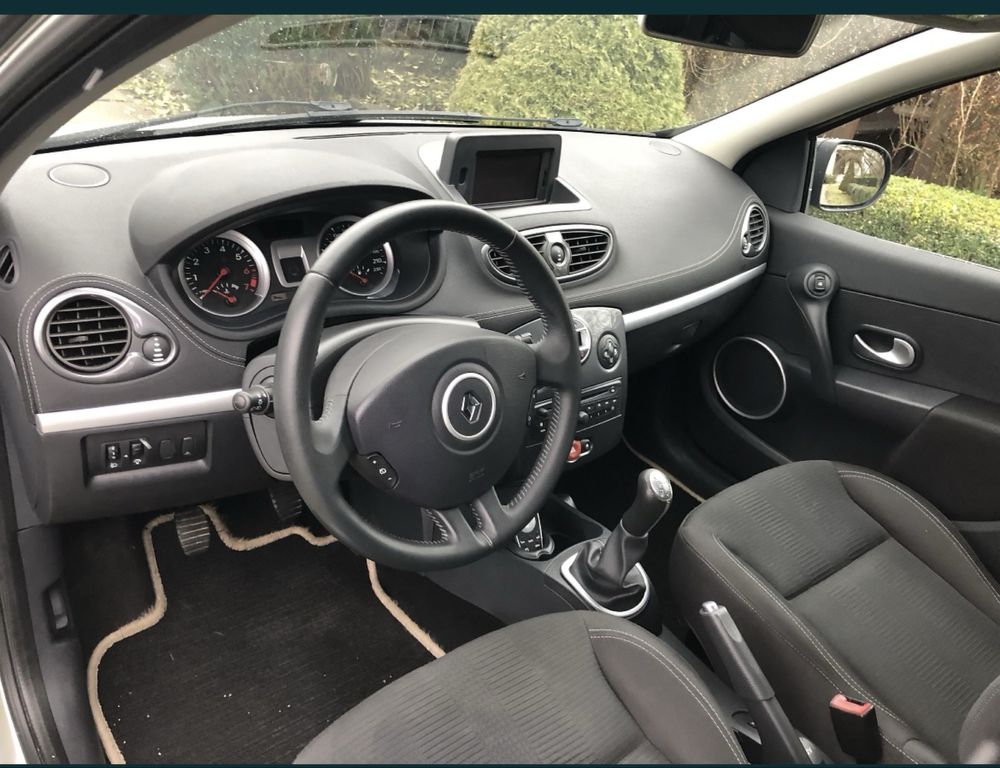 Продам автомобиль Renault Clio |||