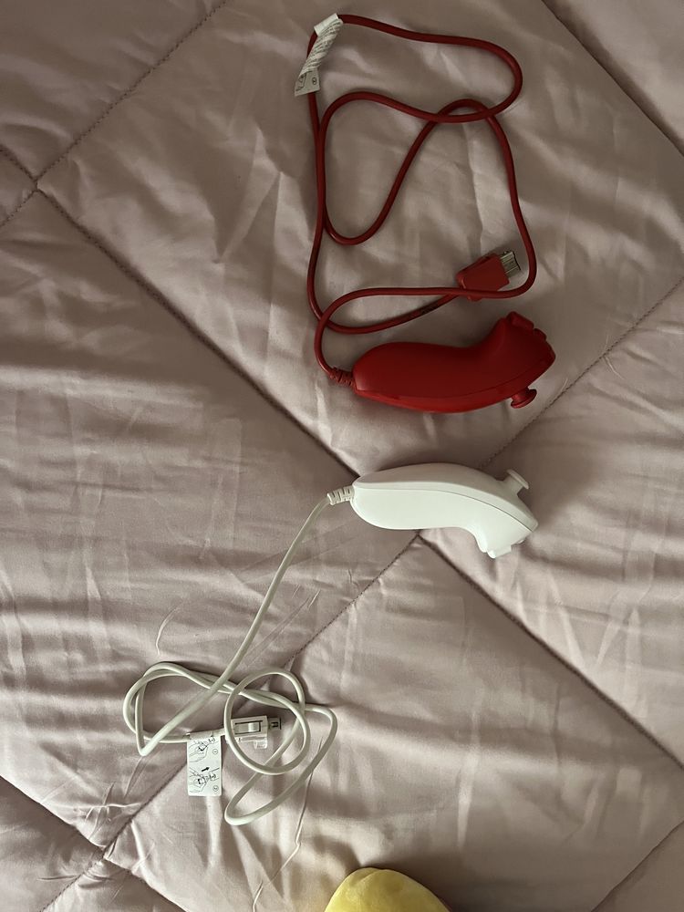 2 comandos wii - branco e vermelho