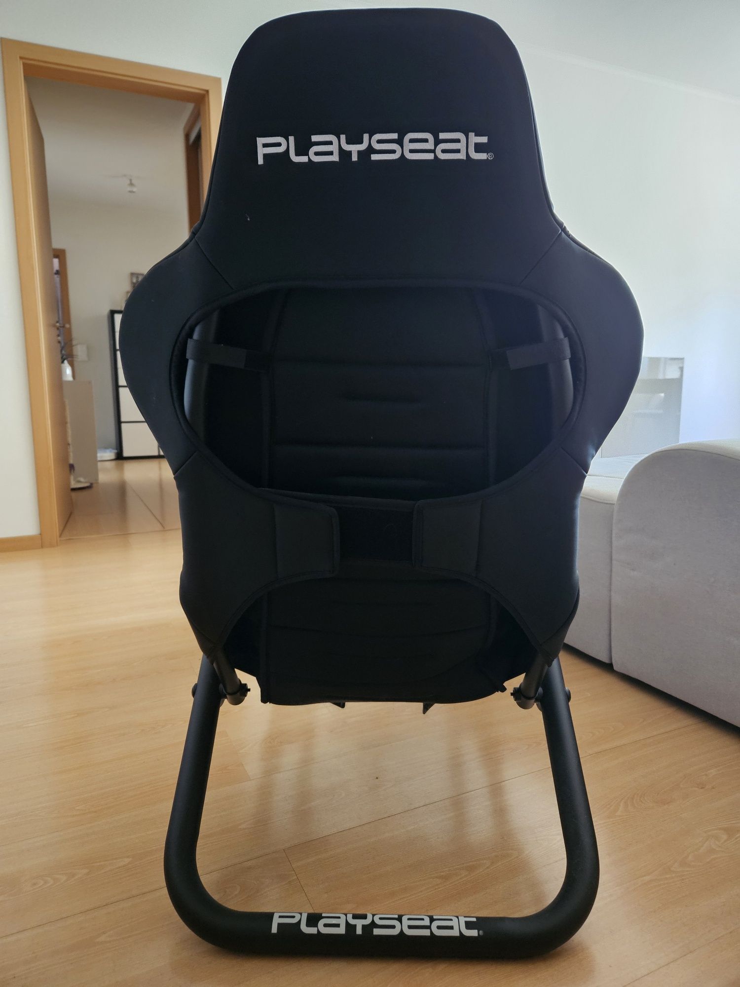 Simulador Playseat + Volante e pedais Thrustmaster