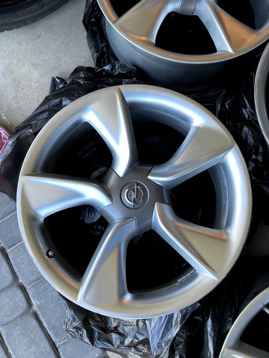 Felgi 19" Opel Astra J GTC Cascada 8x19 ET36 5x115
