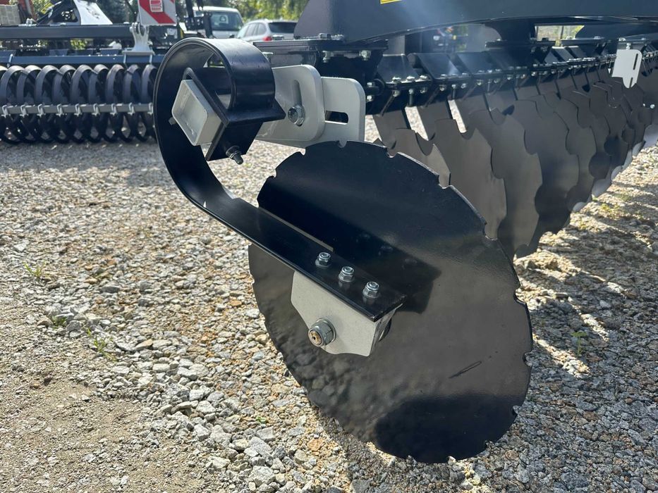 Brona talerzowa KAMER HEAVY 3000 talerzówka z regulacją rozstawu 3 m
