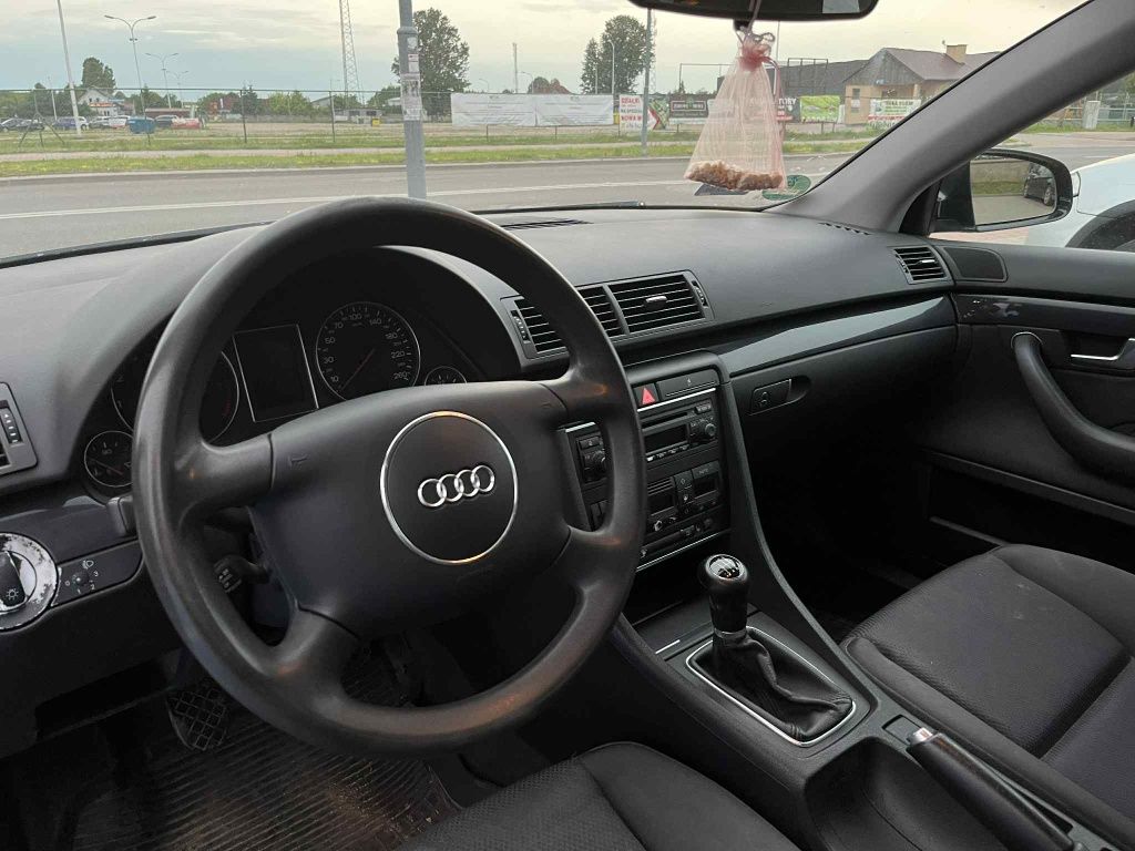 AUDI A4.          .