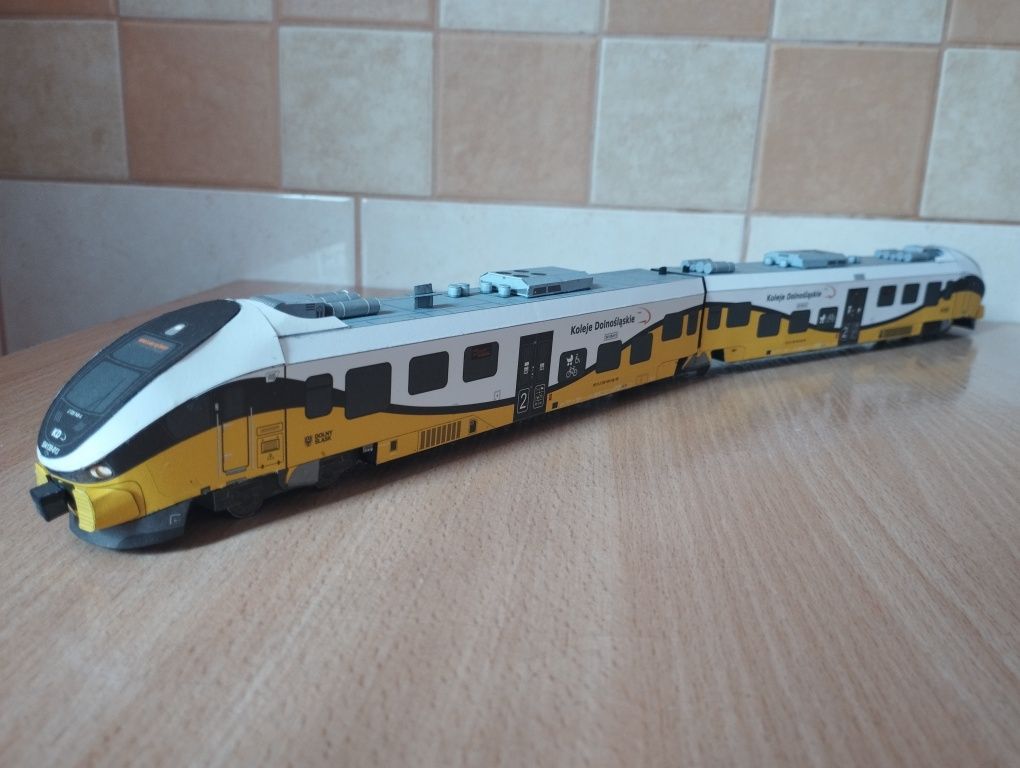Model kartonowy zabawka pociąg miejski autobus szynowy PESA Link Kolej