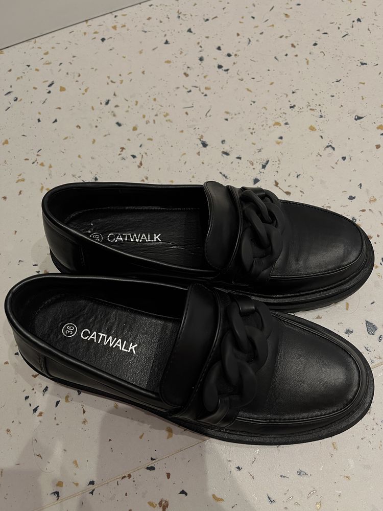 Czarne loafersy damskie