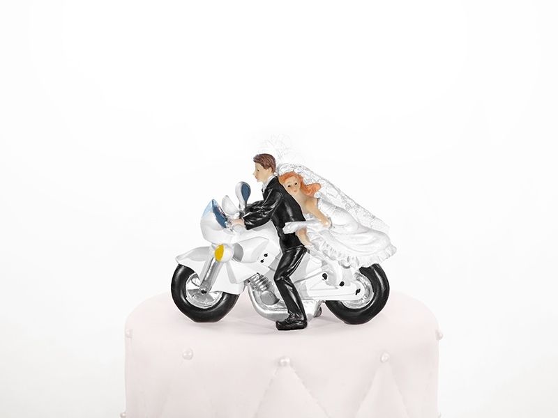Figurka na tort Młodzi na motorze