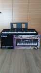 Teclado yamaha PSR E373 com suporte