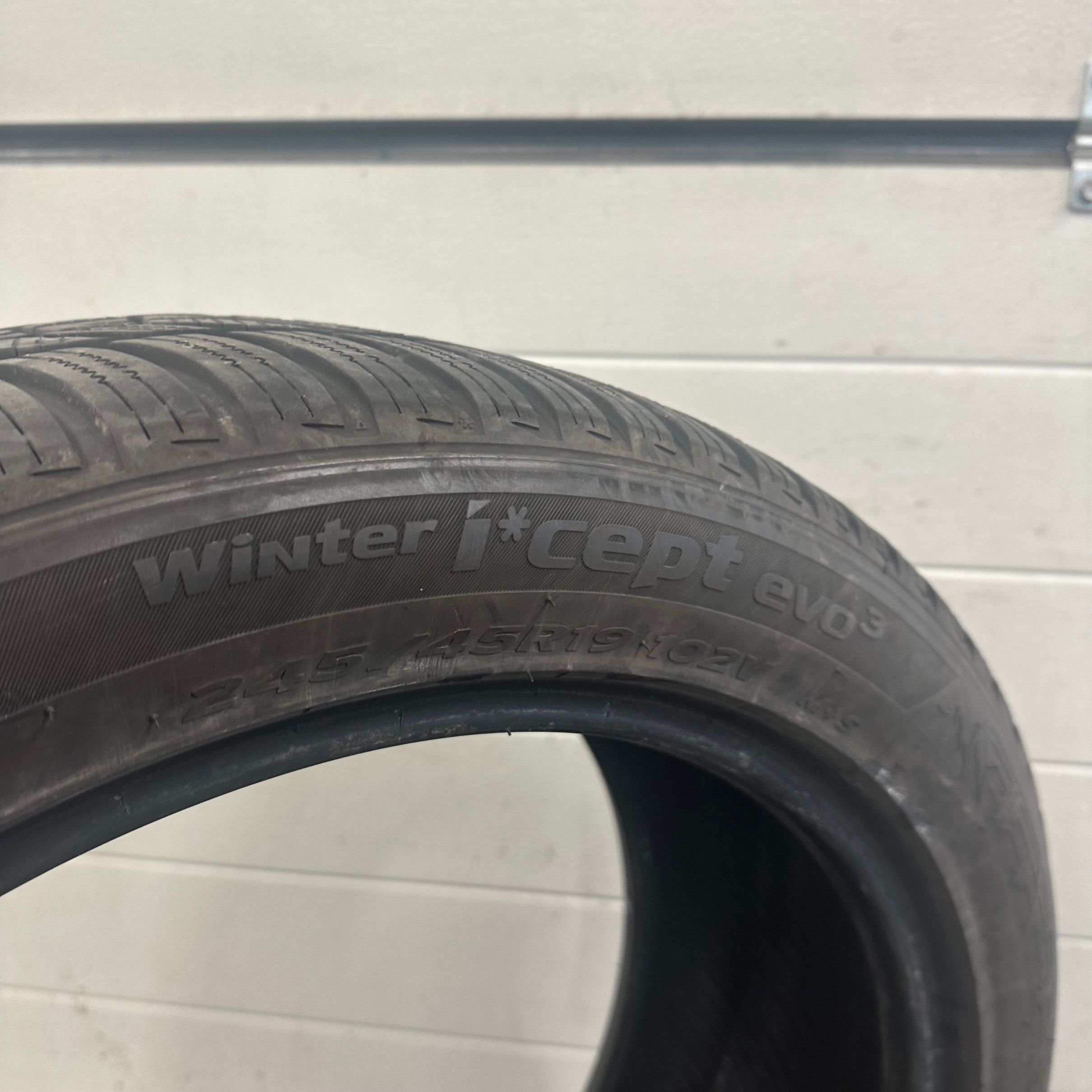 Opona Hankook Winter i*cept evo3 - 245/45/19