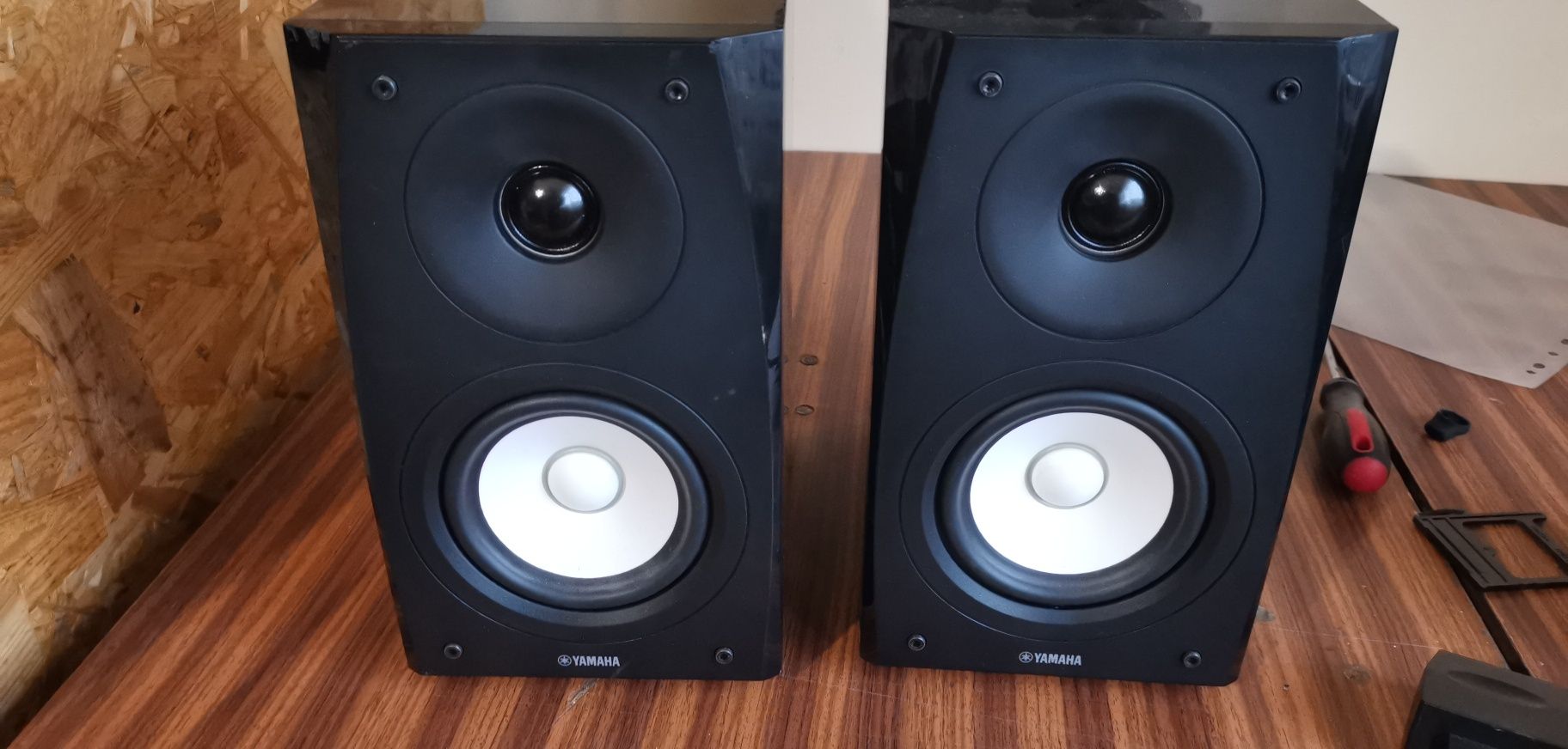 Yamaha e 700   monitor audio Radius 180