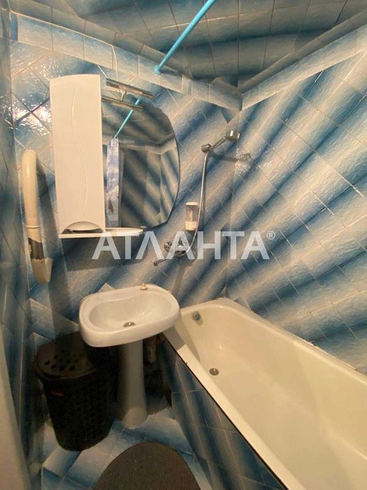 В продаже 3х комнатная с мебелью и техникой. Отличная локация.