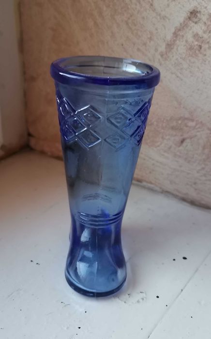 Wazonik niebieski-bucik