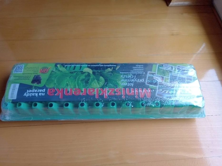 Miniszklarenka nowa