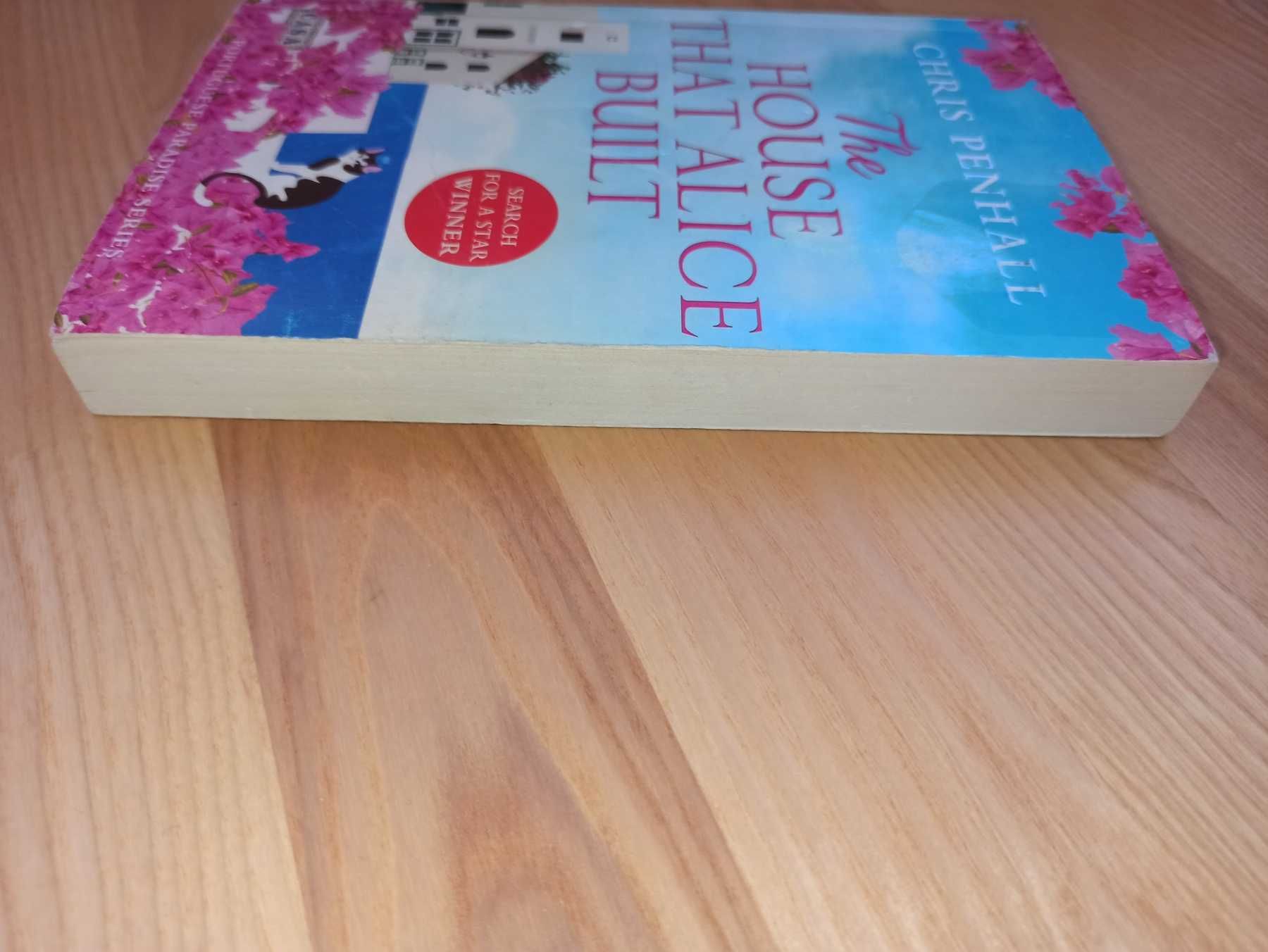 Книга The House that Alice Built

Chris Penhall