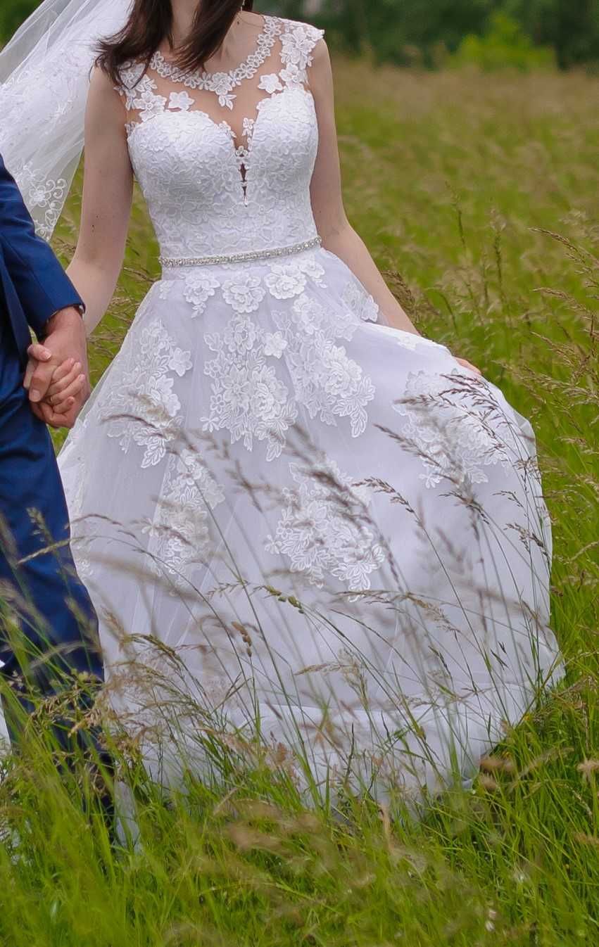 Suknia ślubna + Gratis podwiązka!