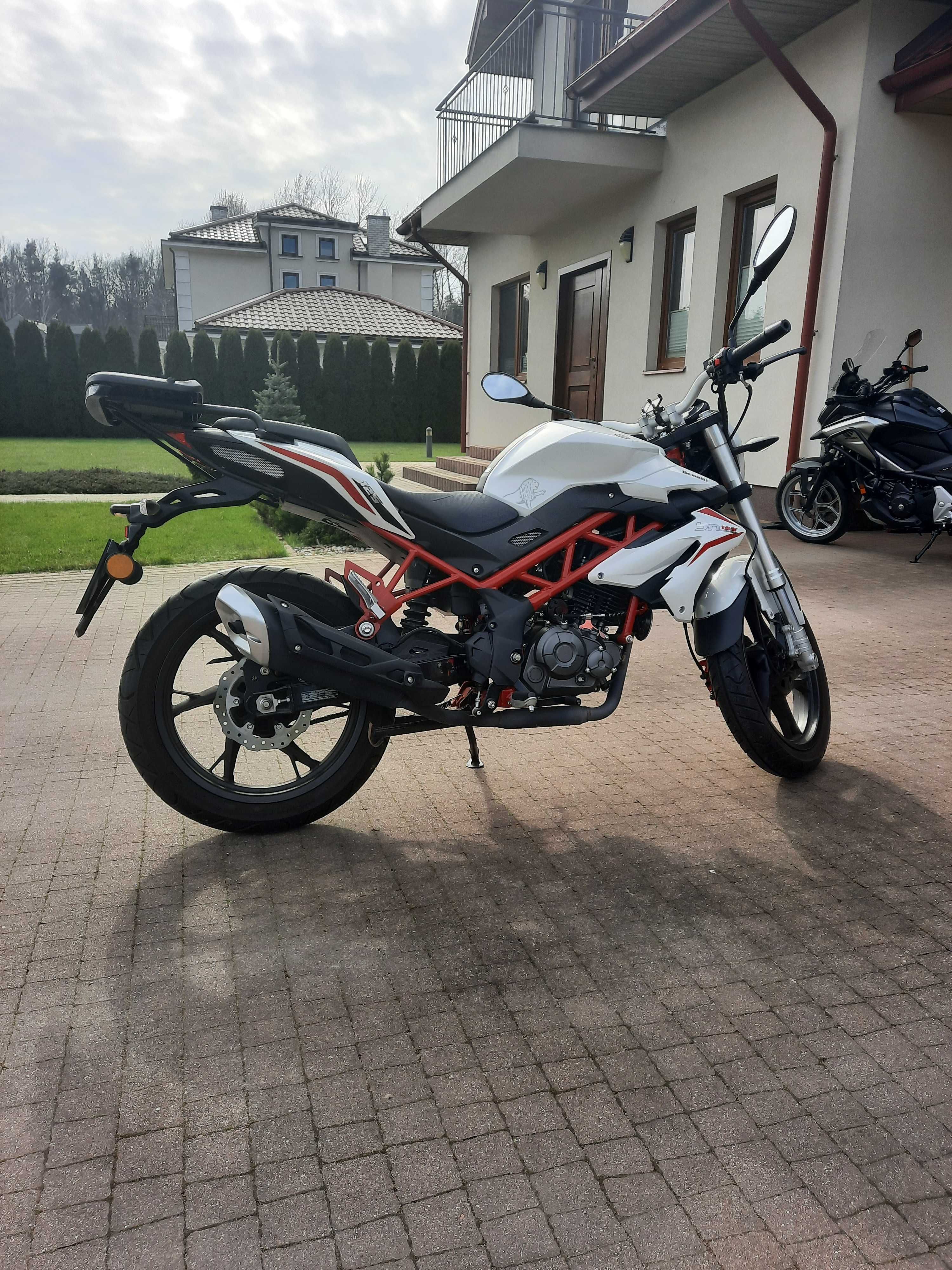 Motocykl 125 Benelli