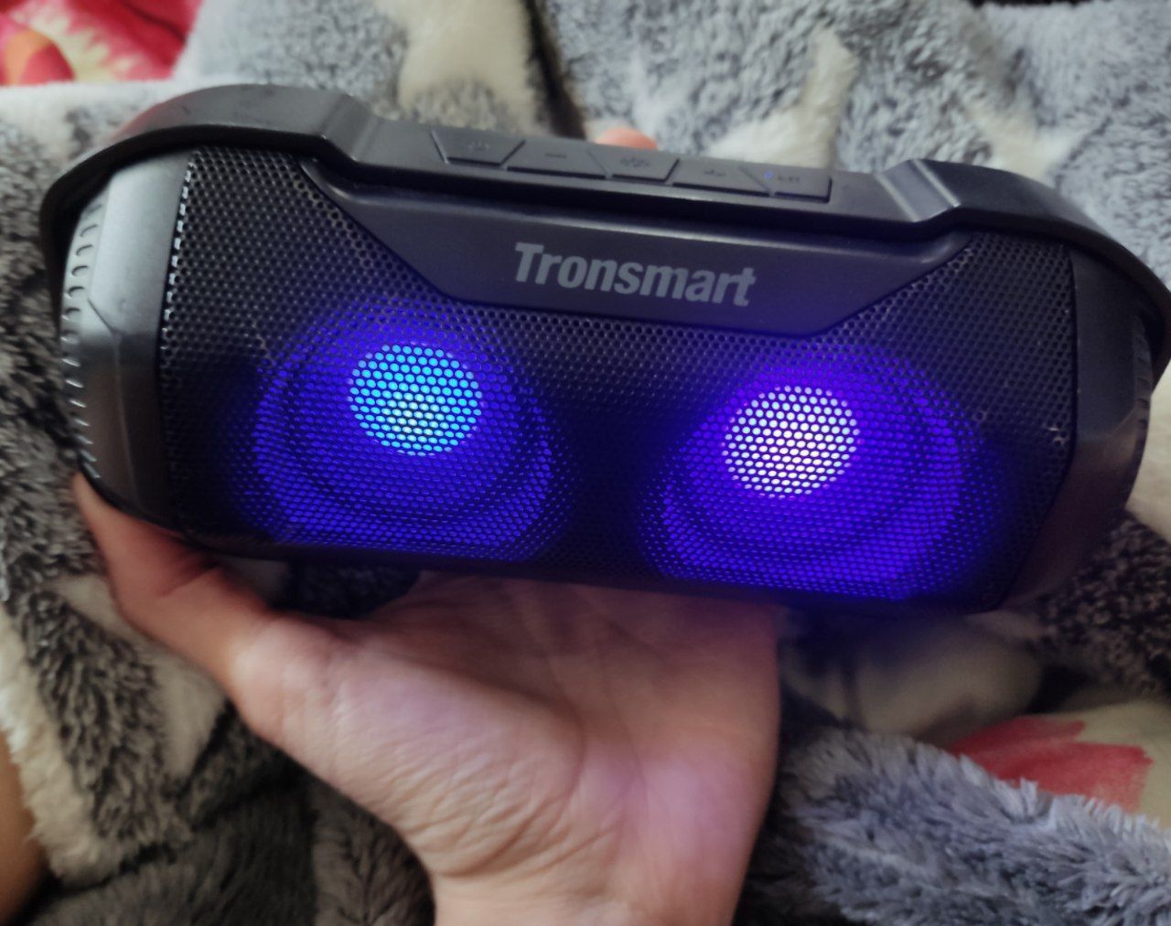 Колонка Tronsmart Element Blaze 
У хорошому стані , гарні баси 
3 режи