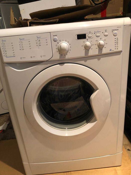 Пральна машина Indesit W4105