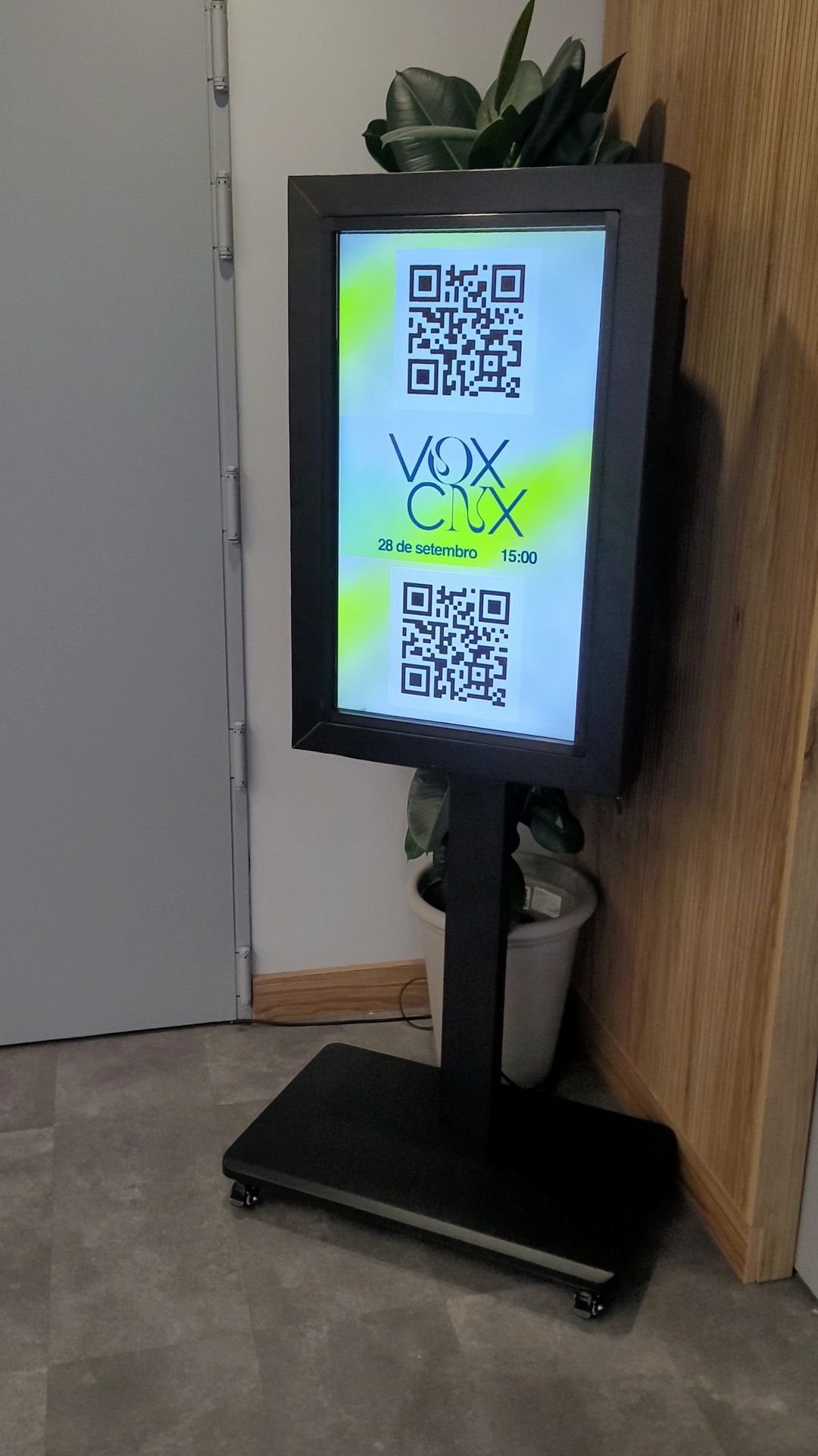 Totem Digital para Montras e eventos