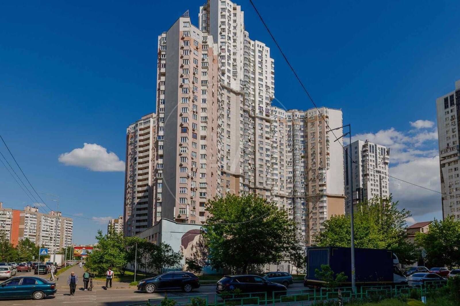 Продаж простора 3-к квартира (115м2) в ЖК Корона по вул Срібнокільська