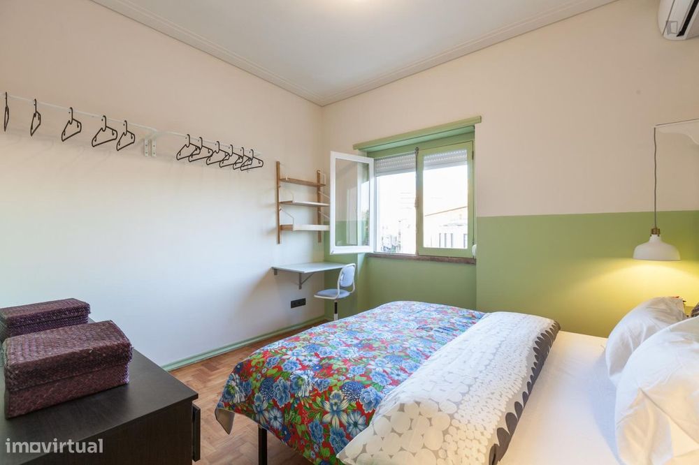 88465 - Quarto com cama de casal em apartamento...