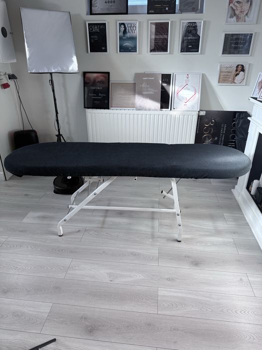 Lozko fotel kosmetyczny bialy przescieradlo czarne