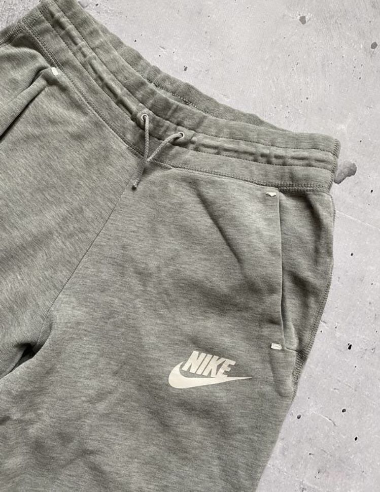 Жіночі спортивні штани nike tech fleece  розмір xs