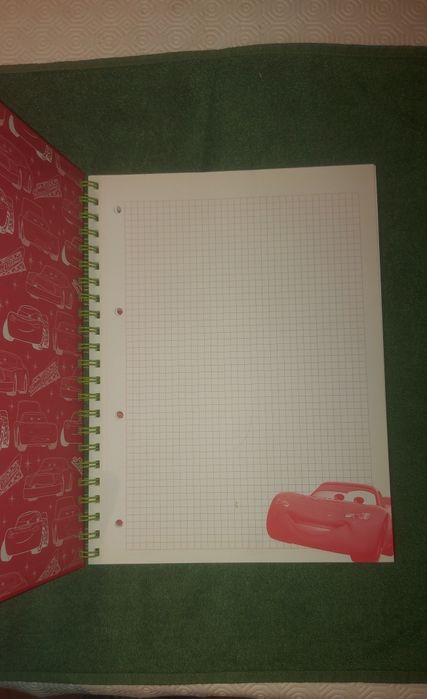 MCQueen Ttroley e cadernos.