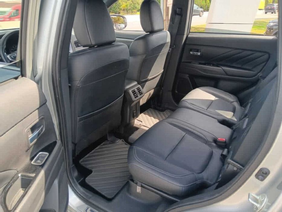 Mitsubishi Outlander Hybrid Plug-in SEL S-AWC      2022