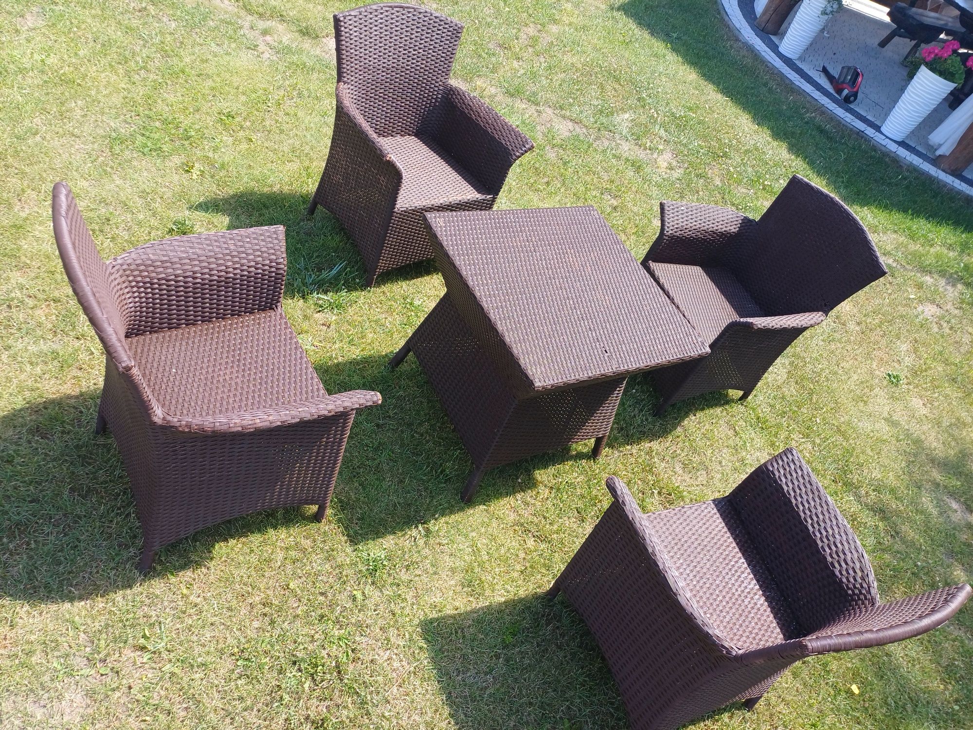 Meble z technorattanu