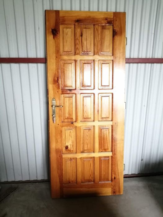 Drzwi wewnętrzne drewniane solidne