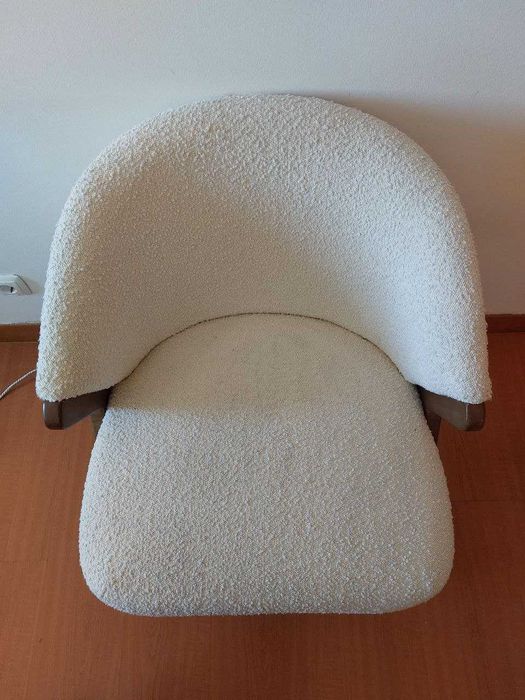 Poltrona ZARA HOME com Tecido Bouclé e Braços em Madeira